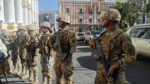 Militares en los exteriores de la sede del Ejecutivo en La Paz, Bolivia, 26 de junio de 2024.