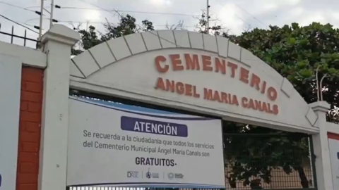 Exteriores del cementerio municipal de Guayaquil, Ángel María Canals, que este 27 de junio amaneció cerrado al público.