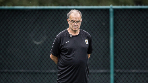 Marcelo Bielsa durante en último entrenamiento de la Selección de Uruguay.