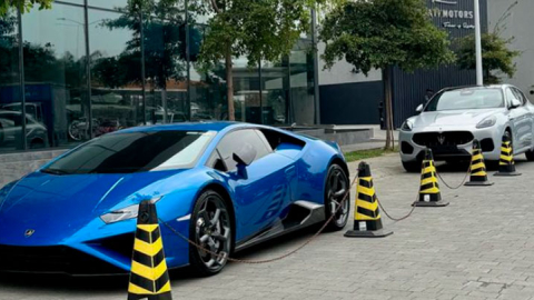 Carros de lujo de Rosa Motors en Plaza Moderna, en Samborondón, en Guayas.