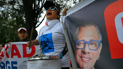 Plantón en Quito, en favor de la liberación de Jorge Glas, el 12 de abril de 2024.