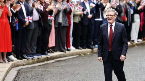 El nuevo Primer Ministro de Gran Bretaña, Keir Starmer, después de pronunciar su primer discurso en el número 10 de Downing Street en Londres, Gran Bretaña, el 5 de julio de 2024.