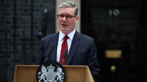 El primer ministro de Reino Unido, Keir Starmer, a las afueras del número 10 de Downing Street en Londres, 5 de julio de 2024.