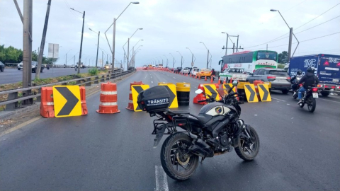 Cierre de carriles en el Puente de la Unidad Nacional, en el tramo entre Durán y La Puntilla (Samborondón). 