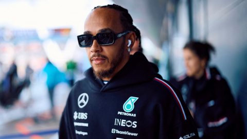 El piloto británico de Mercedes, Lewis Hamilton, espera competir en el Gran Premio de Gran Bretaña de Fórmula Uno en el circuito de carreras de Silverstone, en Silverstone, el 7 de julio de 2024.