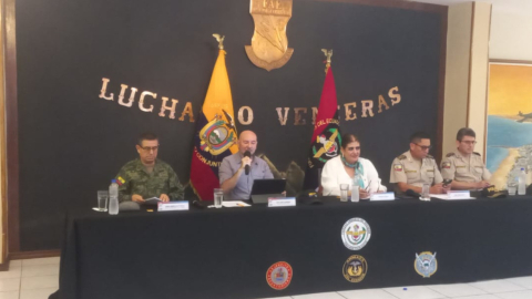 Los ministros de Defensa, Gian Carlo Loffredo; y del Interior, Mónica Palencia, en su habitual rueda de prensa sobre seguridad en Manabí, el 8 de julio de 2024. 