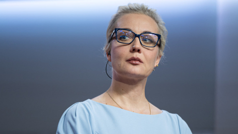 Yulia Naválnaya en la ceremonia de premiación donde recibe el 'Premio a la Libertad de Medios', 19 de abril de 2024.