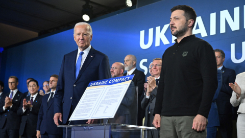 El presidente de Estados Unidos, Joe Biden, junto al mandatario de Ucrania, en la declaración conjunta de la OTAN, Washington, 11 de julio de 2024.