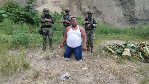 Las Fuerzas Armadas detuvieron a alias 'La Leche', en e sector Mina de Piedra, en Esmeraldas.