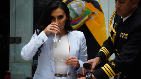 La vicepresidenta Verónica Abad en una rueda de prensa cuando aún estaba en Quito, Ecuador, 28 de noviembre de 2024.