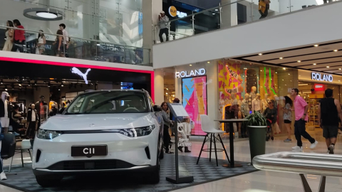 Exhibición de carros en un supermercado de Quito, el 1 de julio de 2024.