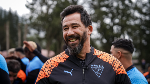 El entrenador argentino Pablo Sánchez, durante un entrenamiento en el complejo de Liga de Quito, en Pomasqui, en junio de 2024.