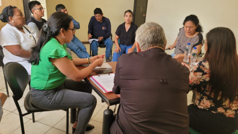 Empleados del Ministerio de Salud en una reunión del Sindicato Osuntramsa.