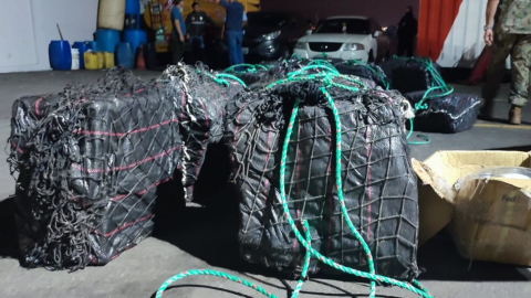 Bultos de droga encontrados en Manta, provincia de Manabí, el 16 de julio de 2024.