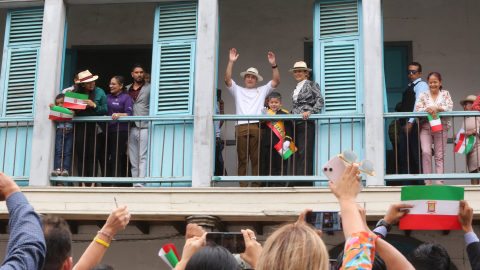 El presidente Daniel Noboa durante un evento de entrega de bonos y créditos en Montecristi, el 9 de julio de 2024.