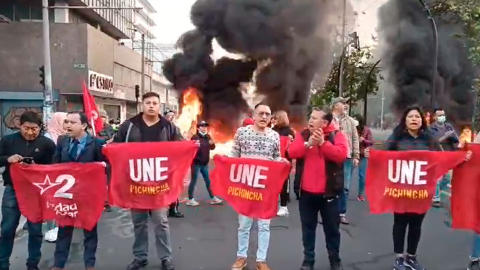 Quito: Cierres viales en la avenida 10 de agosto por nueva protesta contra el alza de los combustibles