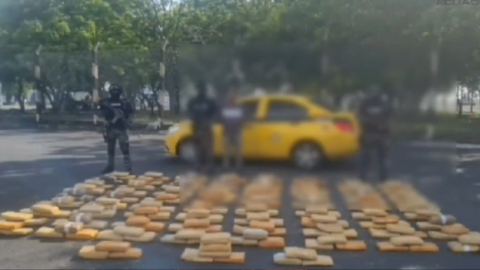 Paquetes de droga decomisados en el interior de un taxi este 18 de julio de 2024.