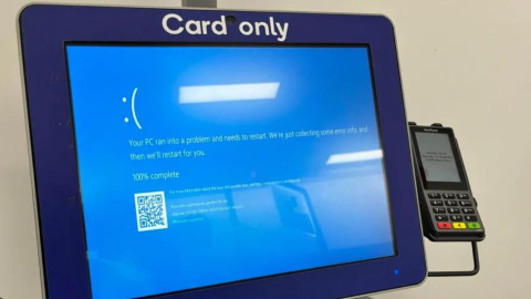 Una pantalla de error azul en una tienda Big W en Brisbane, Australia.