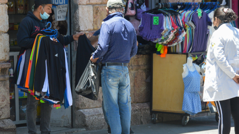 Informalidad en el centro histórico de Cuenca, el 13 de septiembre de 2022.