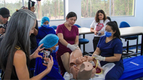 Alumnos de la UISEK en simulaciones médicas.