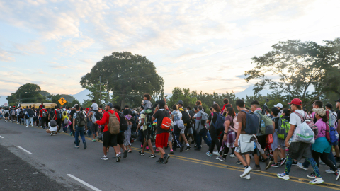 Imagen referencial de una caravana de cerca de 3.000 migrantes provenientes de países de Centroamérica, Suramérica y África partió de la localidad mexicana de Ciudad Hidalgo hacia Estados Unidos, el 21 de julio de 2024.