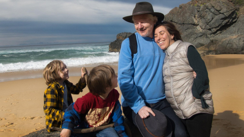 La familia de Julian Assange en una plata de Australia, 22 de julio de 2024.