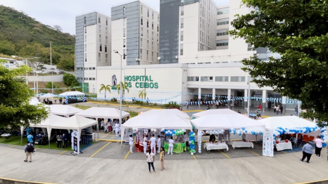 Una jornada de prevención de salud a las afueras del Hospital de Los Ceibos, en Guayaquil, el 15 de julio de 2024. Imagen referencial.