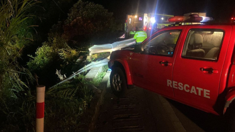 Vehículos de rescate en la vía Alóag-Santo Domingo, el 26 de julio de 2024.