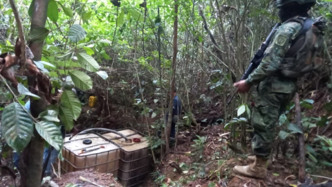 Militares hallaron tanques para el almacenamiento de combustible en la provincia de Sucumbíos, en un control ejecutado este 26 de julio de 2024.