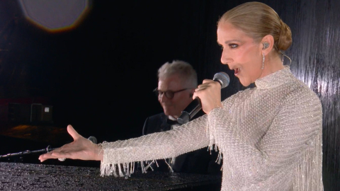 Celine Dion durante el cierre de la ceremonia de inauguración de París 2024 este 26 de julio.