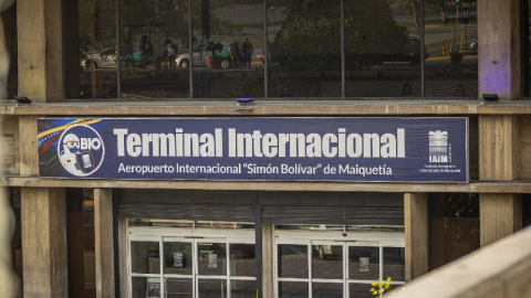 Fotografía donde se observa la entrada a la Terminal Internacional del Aeropuerto Simón Bolívar este viernes, 26 de julio de 2024, en Vargas (Venezuela).