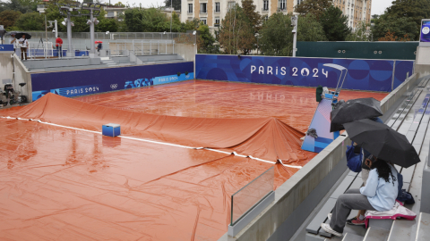 La lluvia obligó a cancelar 38 partidos de tenis en la primera jornada de los Juegos Olímpicos de París, el 27 de julio de 2024.