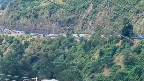 Quito: Caravana de tráileres y camiones se registró en la Autopista General Rumiñahui