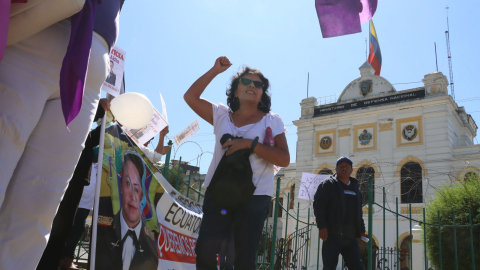 Familiares y amigos de la subteniente Aidita Ati realizaron un plantón en los exteriores del Ministerio de Defensa, el 29 de julio de 2024.