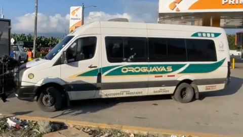 La buseta quedó con los impactos de bala por el ataque armado que dejó tres personas muertas este lunes, 29 de julio de 2024.