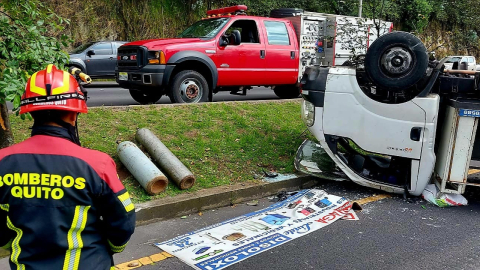 Un camión accidentado en la avenida Simón Bolívar de Quito, el 4 de julio de 2024.