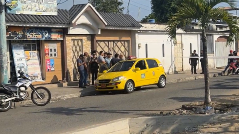 Policía toma procedimiento por el crimen de un taxista en el parque lineal de Machala, en El Oro, este 30 de julio de 2024.