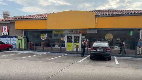 Policía verifica amenaza de bomba en una gasolinera del centro de Guayaquil