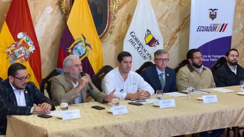 Autoridades de gobierno durante el anuncio de un préstamo de USD 150 millones del banco CAF, 25 de julio de 2024.