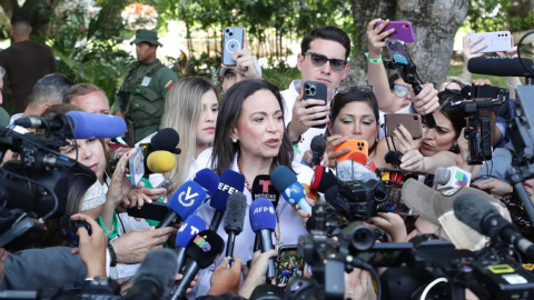 La líder opositora de Venezuela, María Corina Machado, da declaraciones luego de votar el 28 de julio de 2024 en Caracas, Venezuela.