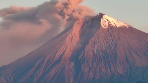 Imagen del Sangay captada desde el refugio del volcán, el 3 de agosto de 2024.