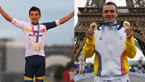 Richard Carapaz con su medalla en Tokio y Remco Evenepoel con sus dos medallas en París 2024, 3 de agosto de 2024.