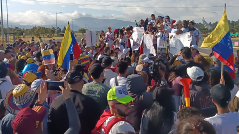 Venezolanos se reúnen en el Bicentenario de Quito para protestar contra los resultados electoraes, el 3 de agosto de 2024.