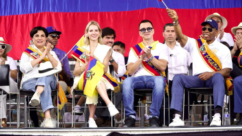 La canciller Gabriela Sommerfeld, junto a la primera dama, Lavinia Valbonesi, y el presidente Daniel Noboa, este 4 de agosto de 2024.