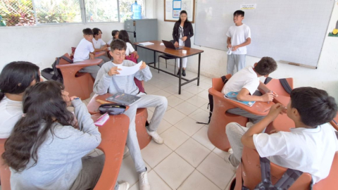 Estudiantes en una institución educativa fiscal de la Sierra.