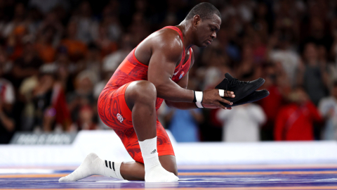 El cubano Mijaín López anuncia su retiro de la lucha tras ganar su quinta medalla de oro en París, el 6 de agosto de 2024.