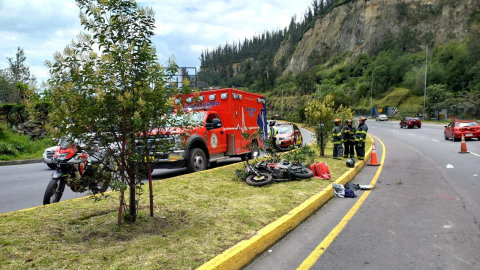 Una motocicleta accidentada en la avenida Simón Bolívar, el 26 de marzo de 2024.