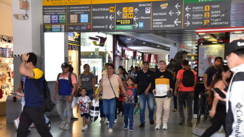 Movimiento de viajeros en la Terminal Terrestre de Guayaquil.