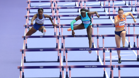 Maribel Caicedo durante su participación en los 100 metros con vallas, en los Juegos Olímpicos de París, el 9 de agosto de 2024.