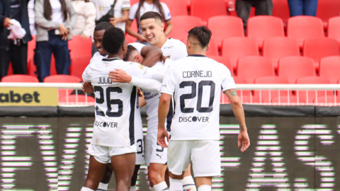 Jugadores de Liga de Quito celebrando su gol ante Cumbayá, 10 de agosto de 2024.